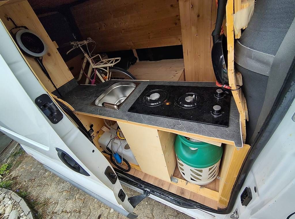 Veicoli da campeggio: Camper Van Opel Vivaro – Usato da Lostorf venduto da val_l9vy 2