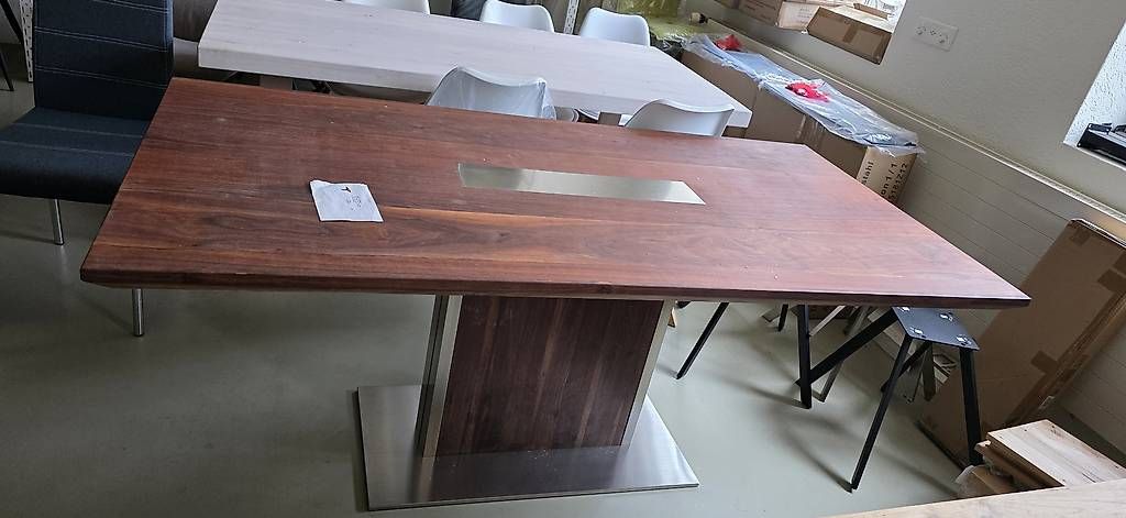 Tables: Tisch Nussbaum – Neuf avec emballage d'origine à Lützelflüh-Goldb par Rampenverkauf_72_ 5