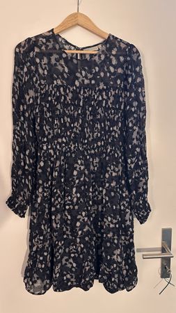 Kleid, Marke InWear mit Blumenprint, Grösse 38, wie neu