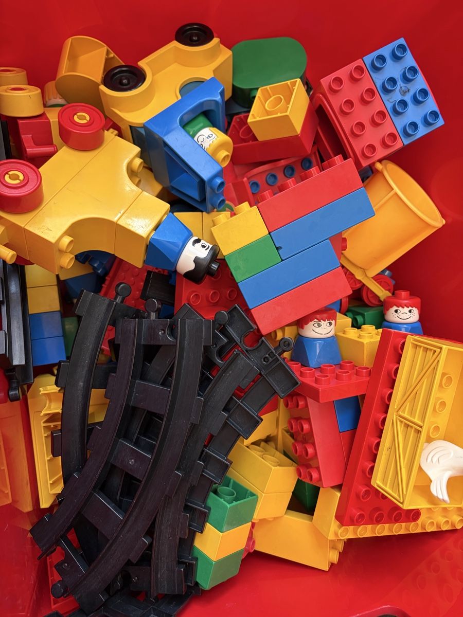 Lego Jouets: Kiste mit nostalgischen Duplo und Schienen – D'occasion à Berg TG par Jade91 1