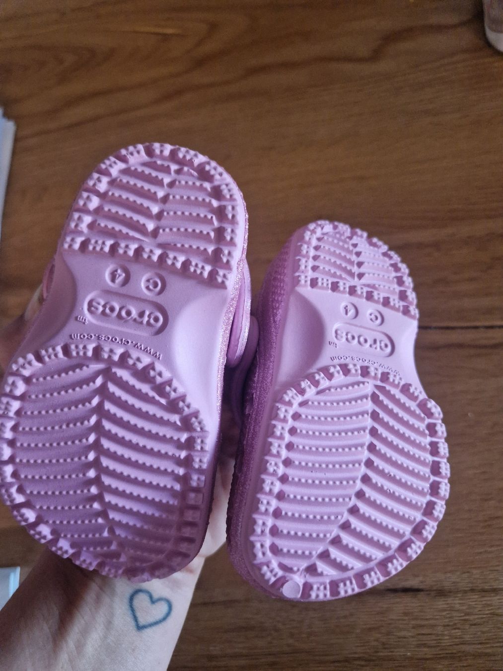 Crocs Schuhe für Jungen: Crocs Nr 4 - Pink mit Glitzer – Gebraucht aus Reinach BL von Dschinni80 2
