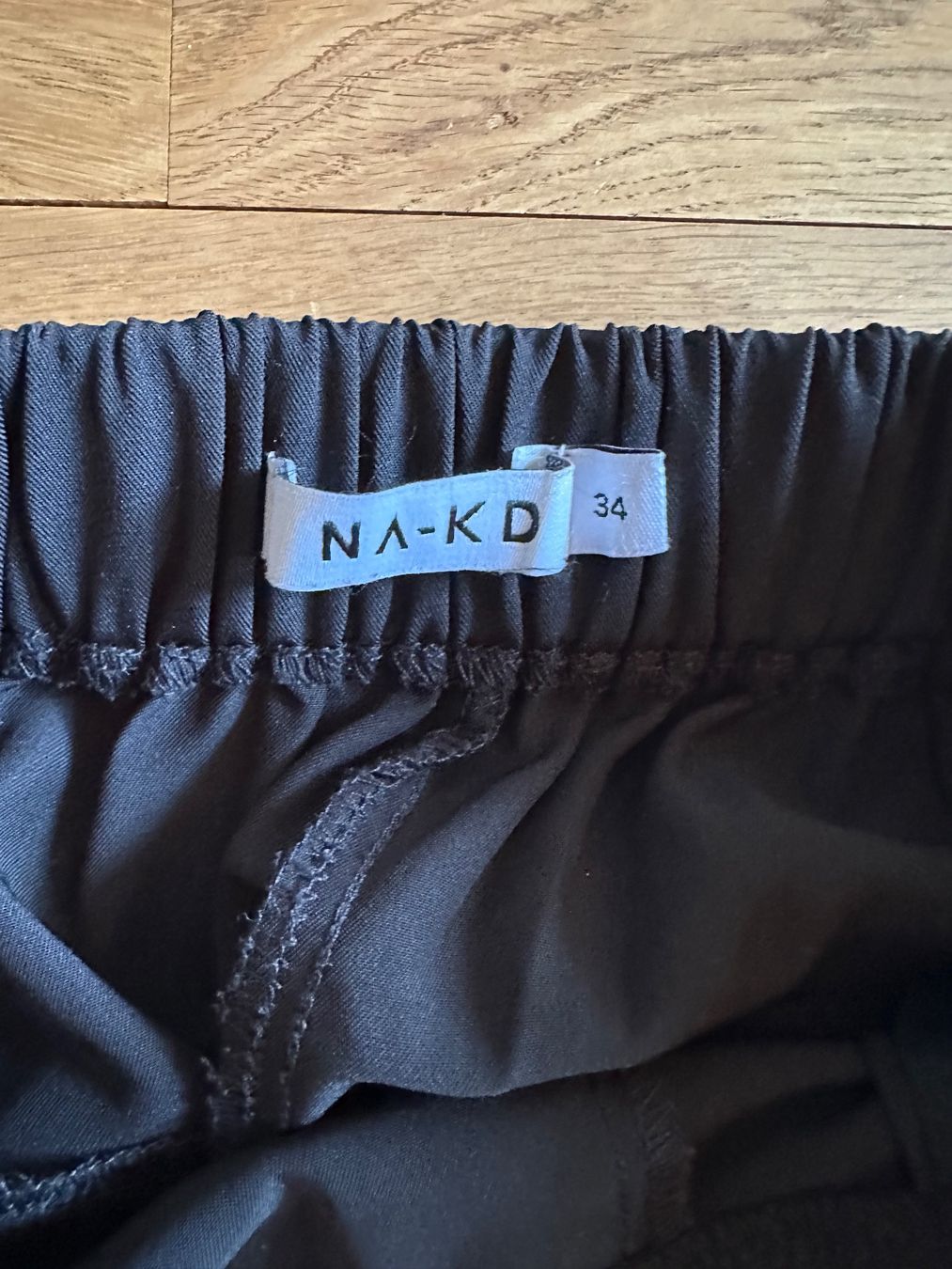 Na-kd Pantaloni: schwarze Damen Shorts Gr. 34 NAKD – Usato da Bern venduto da IrisBern 1