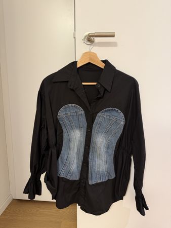 Damen Hemd schwarz mit Jeans-Applikation neuwertig