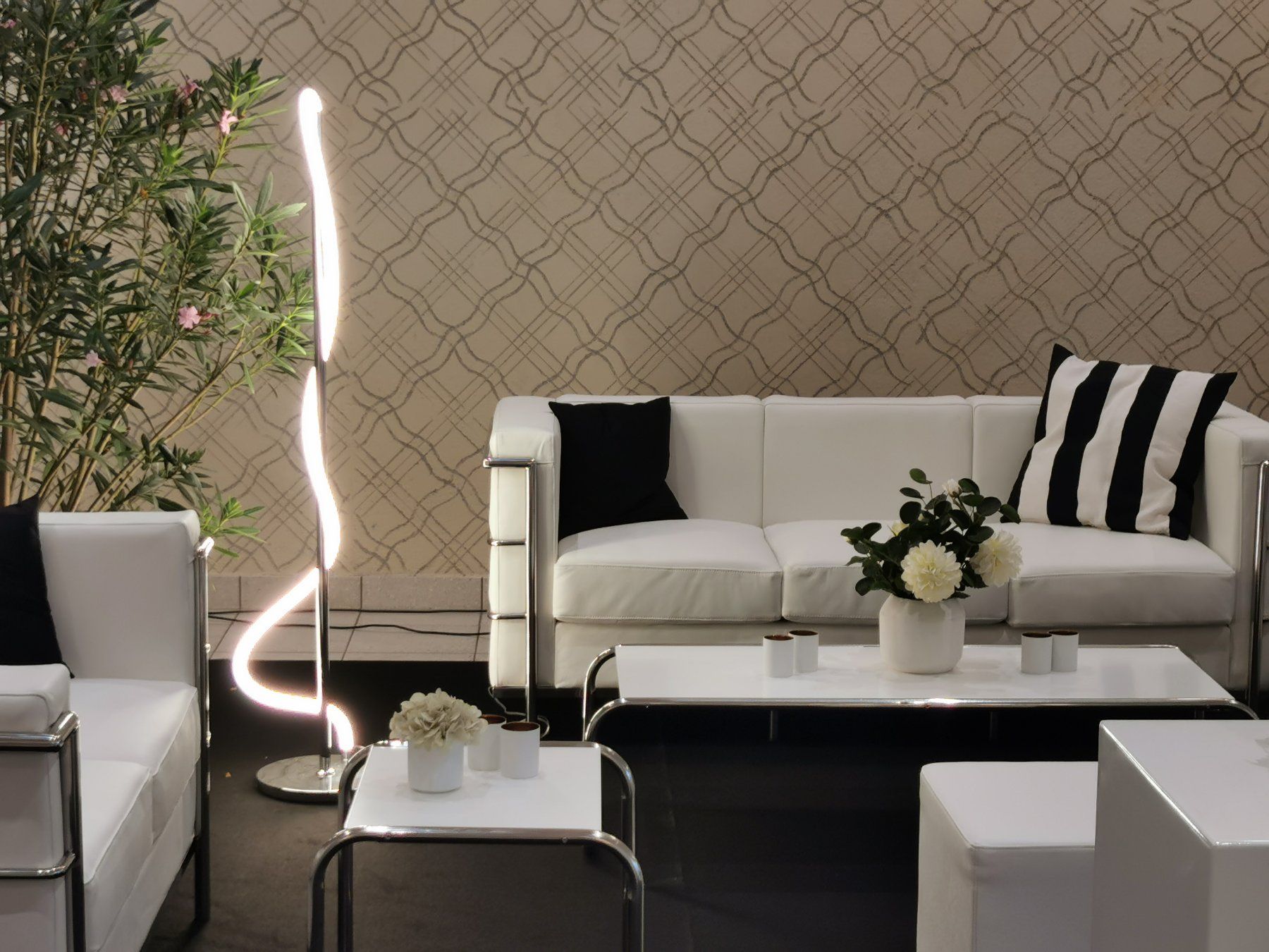 Sofas: 3er Sofa  Classic Lounge_Corbusier Style_Leder – Gebraucht aus Bremgarten AG von outdoorlounge 2