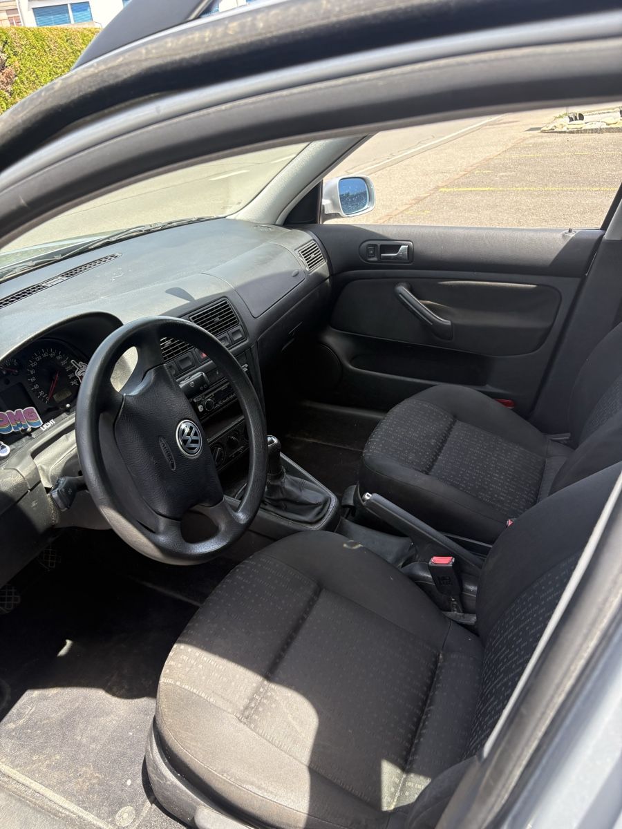 VW Automobili: VW Golf 4 Variant 1.6   – Usato da Oberkulm venduto da ise_v7q2 1