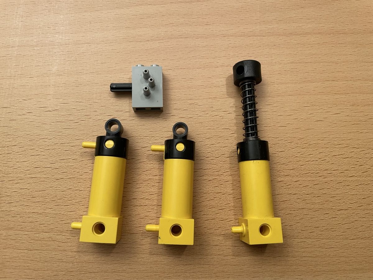 Lego Kit di costruzioni: Lego Pneumatic kit technic 2 – Usato da Airolo venduto da Bagaion99