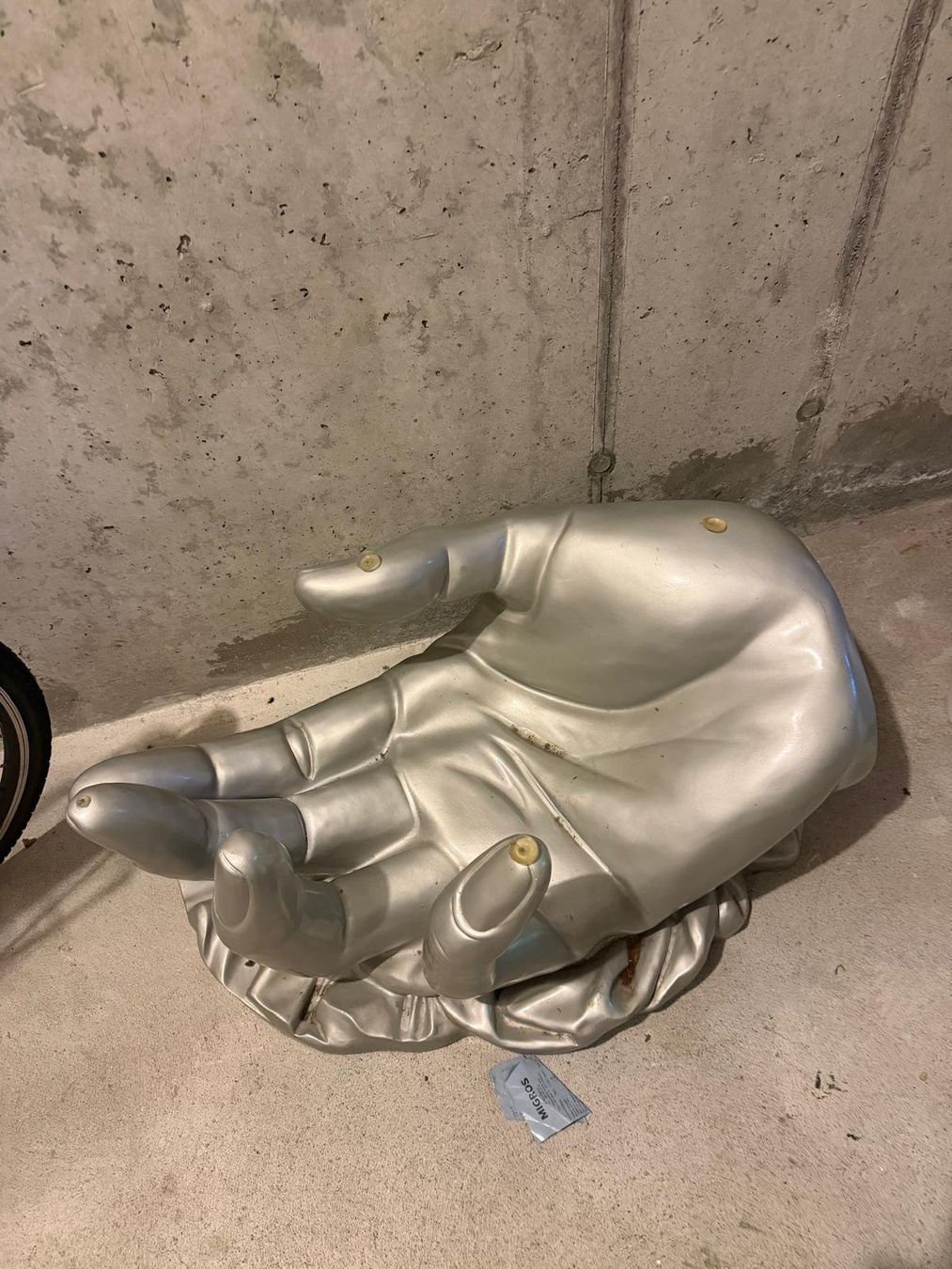 Tavoli: Salontisch Hand – Usato da Urtenen-Schönbühl venduto da Pianoman78