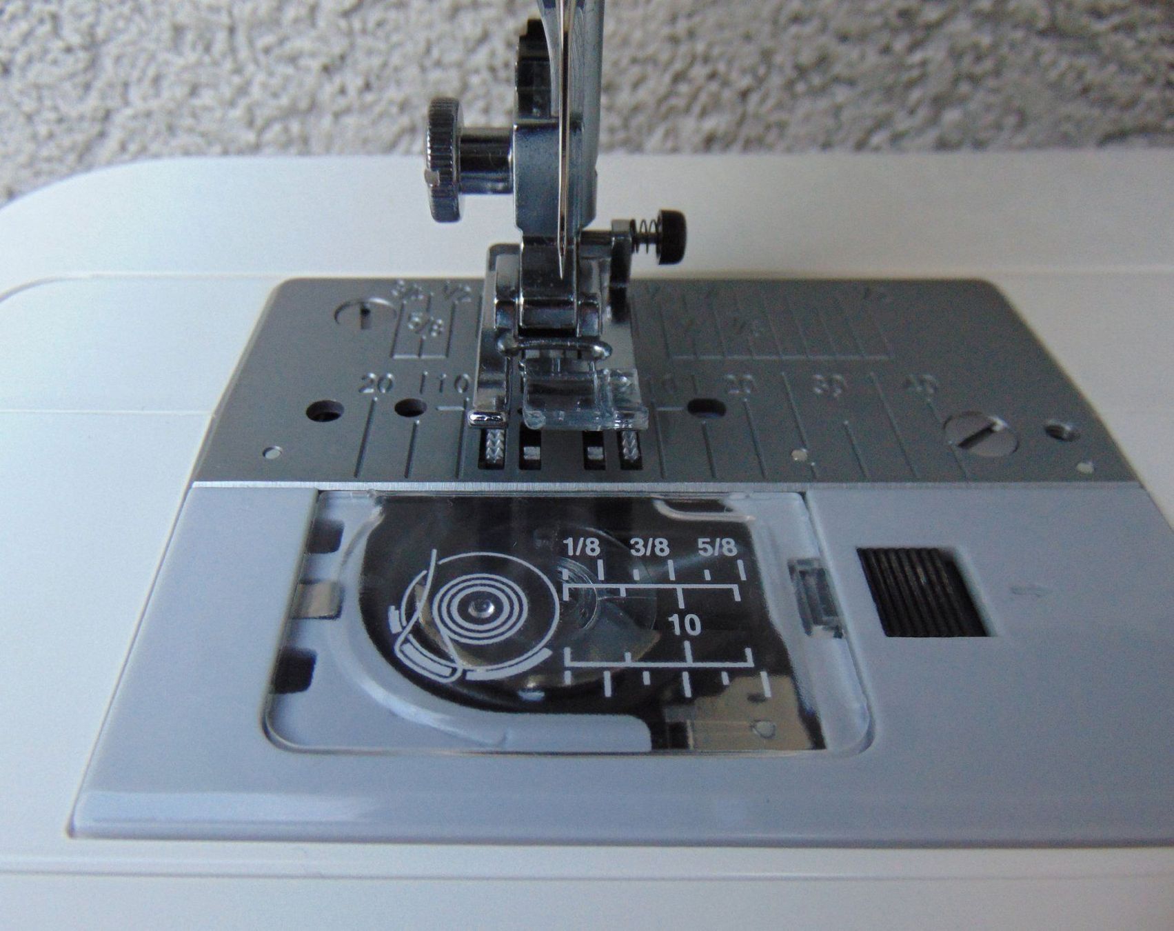 Elna Macchine da cucire: Nähmaschine Elna 3210, neu, 19 Programme, Gratis-Versand. – Nuovo e nell'imballaggio originale da Olten venduto da Pat31 3