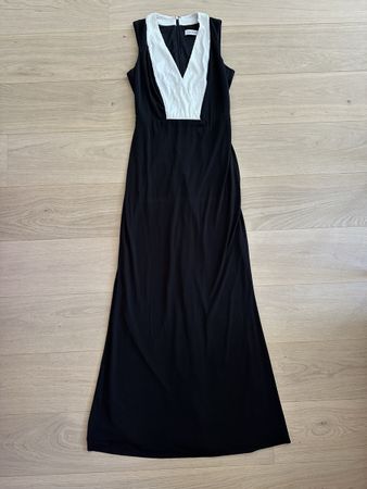 Magnifique longue robe Calvin Klein noire avec décolleté seq