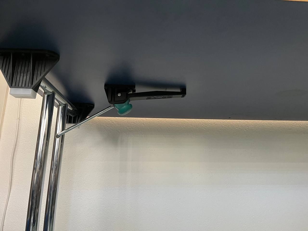 Scrivanie: Tisch, Schreibtisch, Desk, BRUNE. – Usato da Zürich venduto da ana_58y2 6