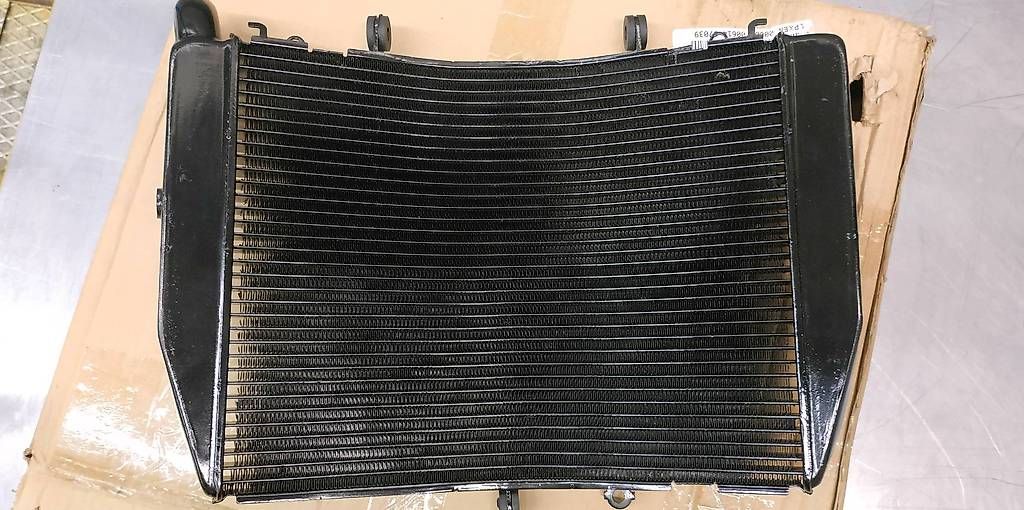 Tutti i ricambio per moto: Radiateur Oem pour Cbr600rr 2007-2013 – Usato da Athenaz (Avusy) venduto da pat_8t2m