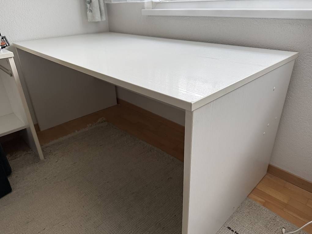 Bureaux: Schreibtisch  – D'occasion à Brüttisellen par action27 1