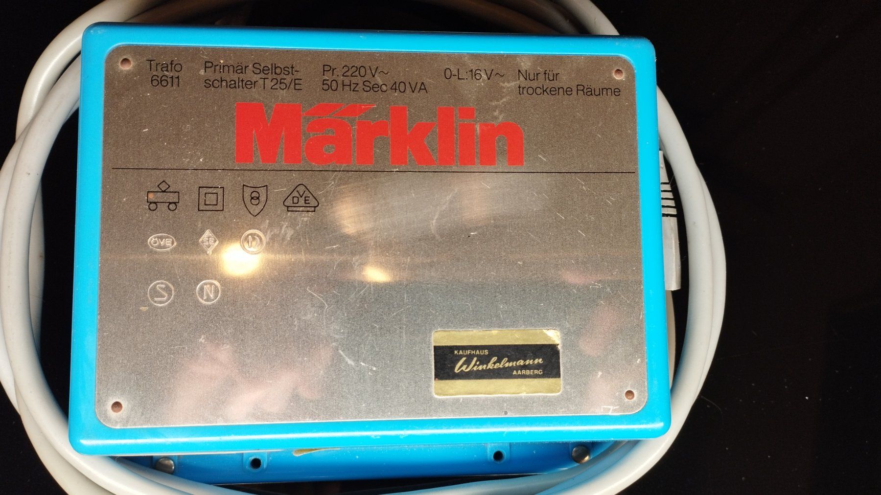 Märklin Modellini di ferrovie: Marklin Transformator 6611 16V 40VA – Usato da Basel venduto da Schof 1