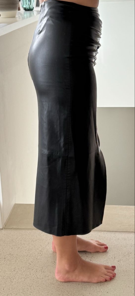 Zara Gonne: Zara Kunstleder-Midirock mit Raffdetail S – Usato da Zürich venduto da di_archive 4