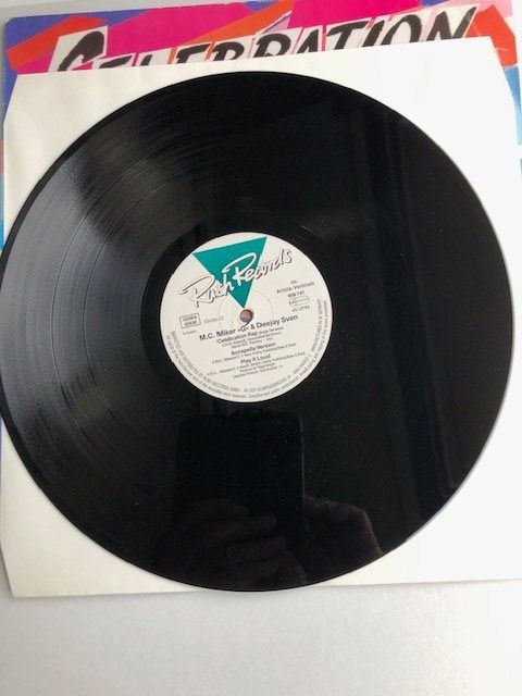 Dischi in vinile: M.C. Miker "G" & Deejay Sven – Usato da Aarwangen venduto da Jukebox3 6