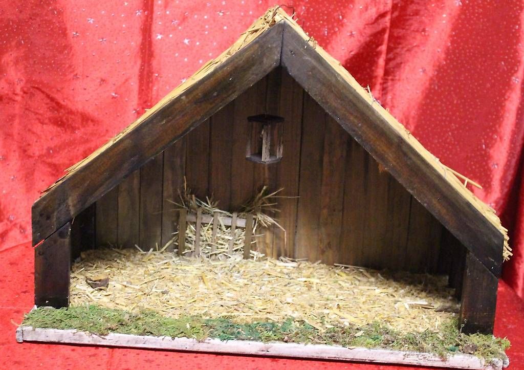 Articles en bois: Krippe mit Strohdach – D'occasion à Moosseedorf par Tigerlily1