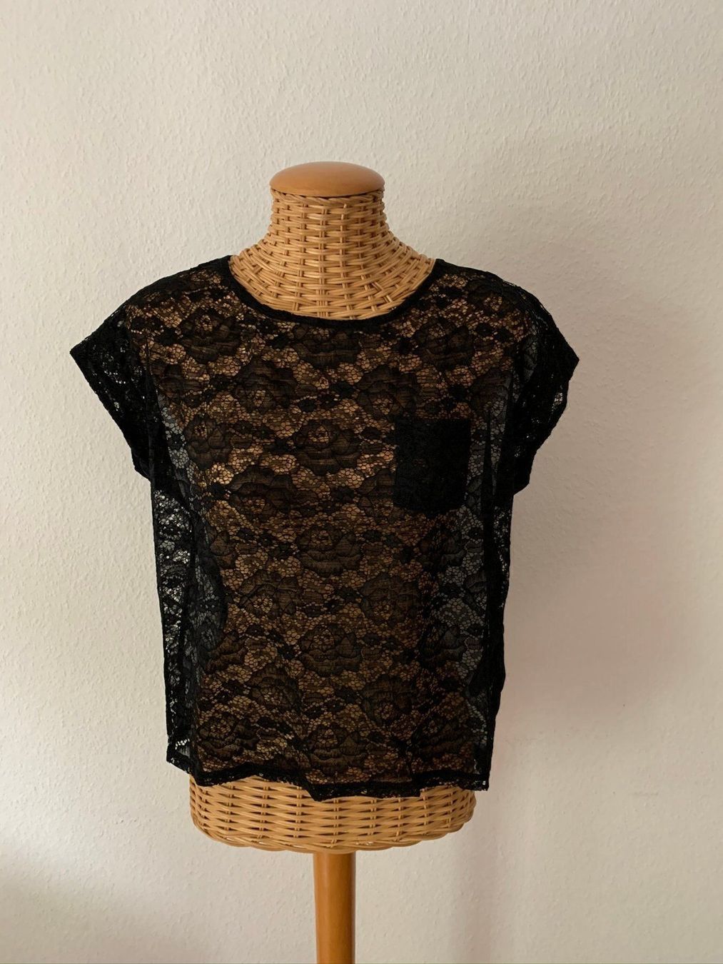 H&M T-shirt: Spitzen Oberteil schwarz - S – Usato da Zürich venduto da Diazaio