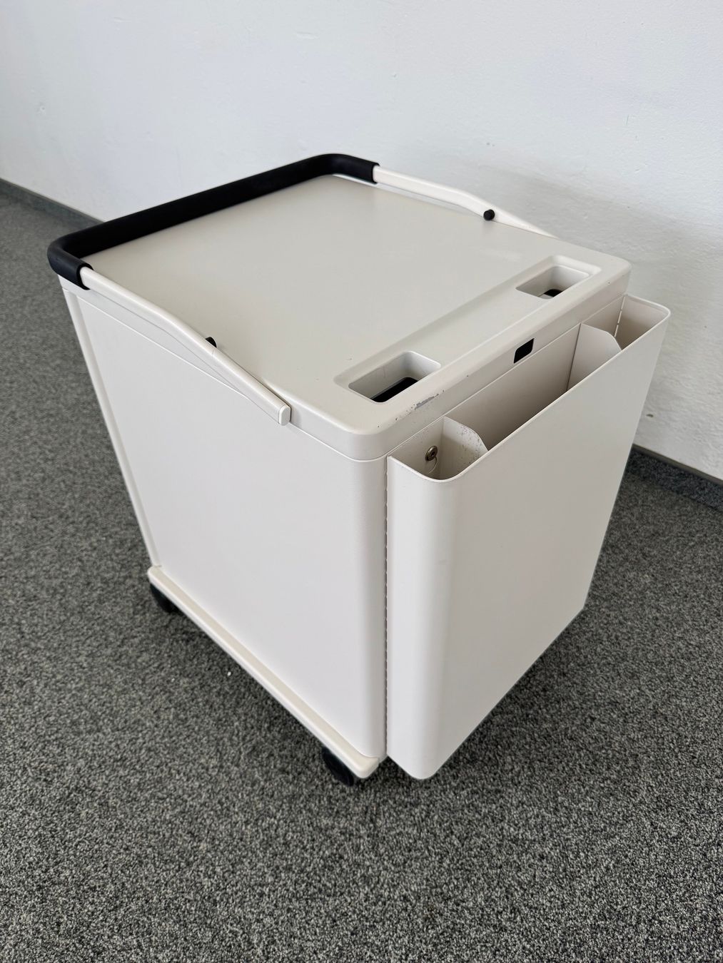 Vitra Korpus: Vitra Storage Drucker-Caddy mit Schlüssel – Gebraucht aus Schönenwerd von mcofficeshop 5
