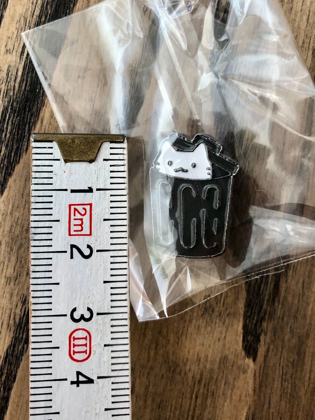 Placchette & Badge: Pin Anstecker Katze guckt aus Eimer – Nuovo e nell'imballaggio originale da Berg am Irchel venduto da Zweiti_Chance 2