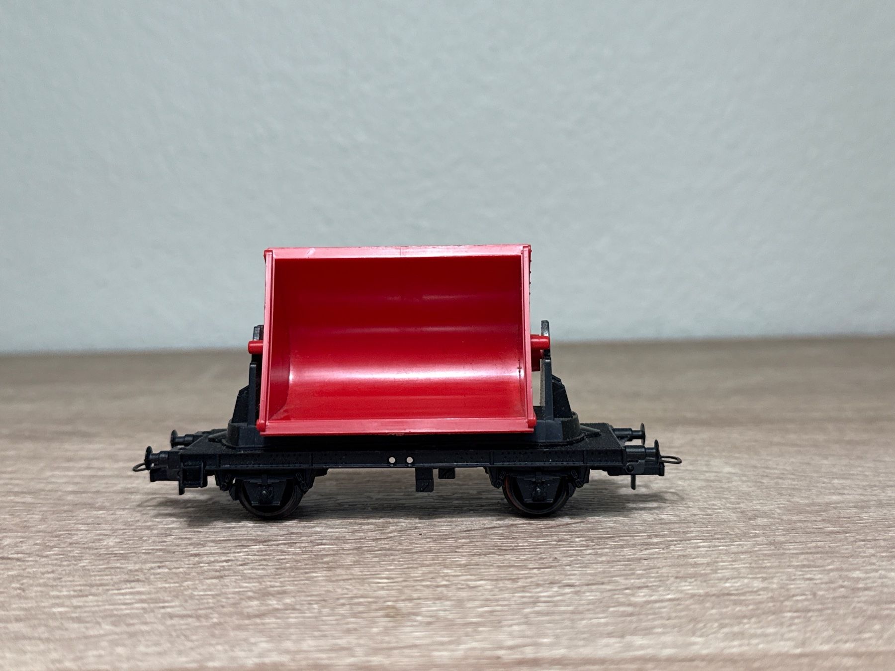 Lima Modelleisenbahnen: Lima Kippwagen H0 (233) – Gebraucht aus St-Aubin-Sauges von tantome