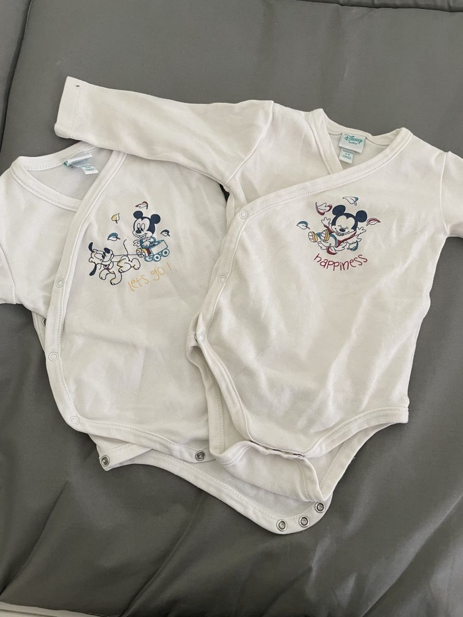 Lotti & Set di vestiti: Wickelbodies gr. 62 von Disney  – Usato da Hergiswil NW venduto da staerzi