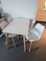 Esstischset weiss mit Holzbeinen