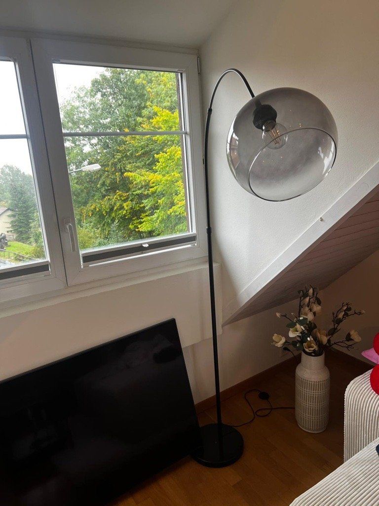 Mömax Lampade: Bogenlampe schwarz mit Glaskugel – Usato da Berg SG venduto da jay_8vs8