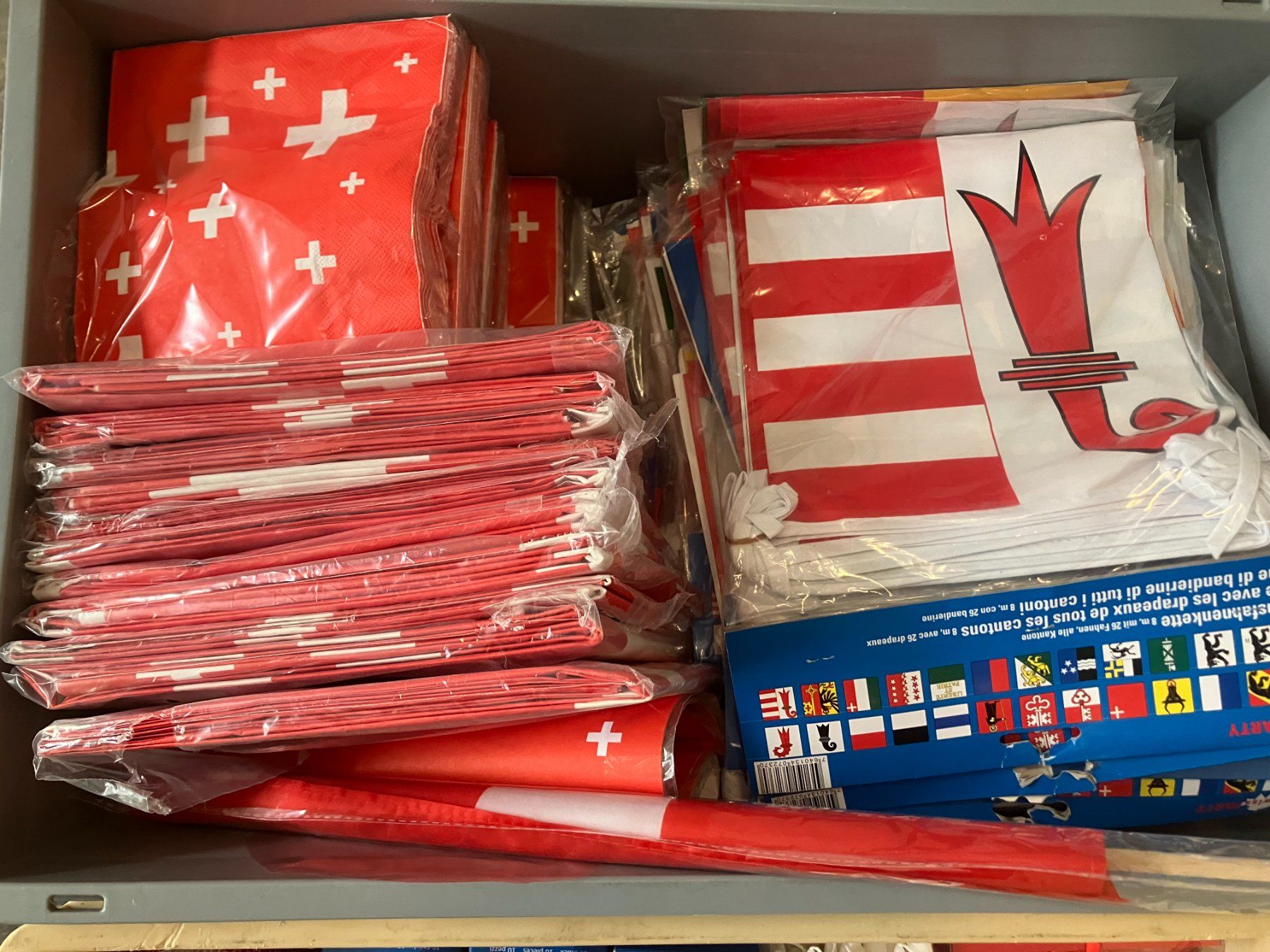 Alle Dekorationen: gr. 1. August Posten mit div. CH Artikeln ab 1.- – Neu (gemäss Beschreibung) aus Lichtensteig von Buy24International 3