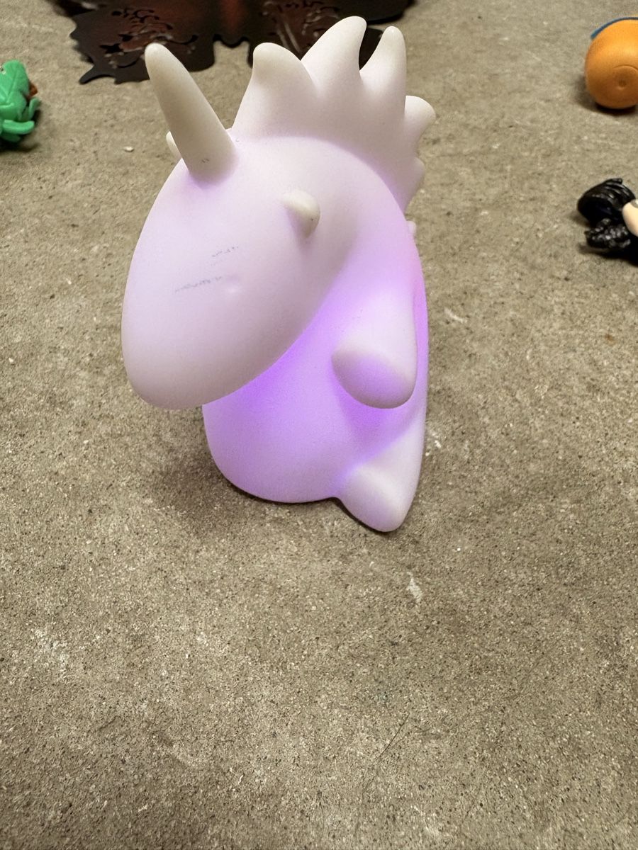 Toutes les décorations: Leuchtendes Einhorn (farbwechsel) – D'occasion à Basel par alisha.beuggert 6