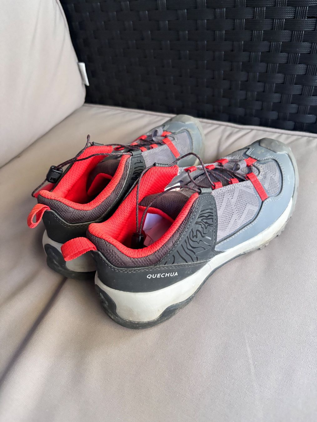 Decathlon Chaussures hommes: Quechua Wanderschuhe Grau Rot Grösse 36 – D'occasion à Zürich par engebrunau