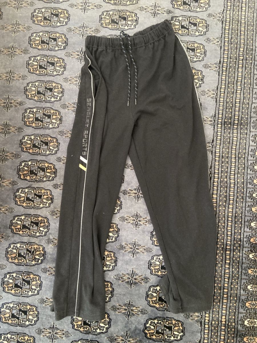 Pantalons: schwarze trainerhose – D'occasion à Basel par Erdbeer_maus