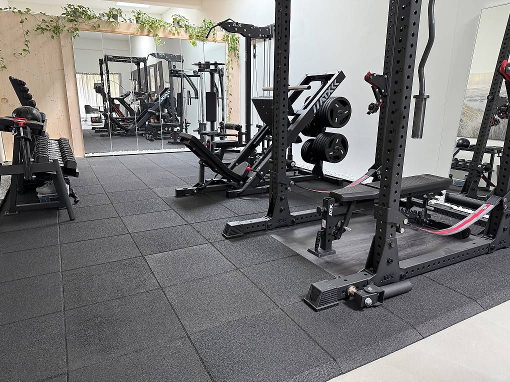 Rivestimenti per pavimenti: Squat- / Deadlift Plattform mit Fallschutzplatten – Usato da Basel venduto da bos_y6pm 4