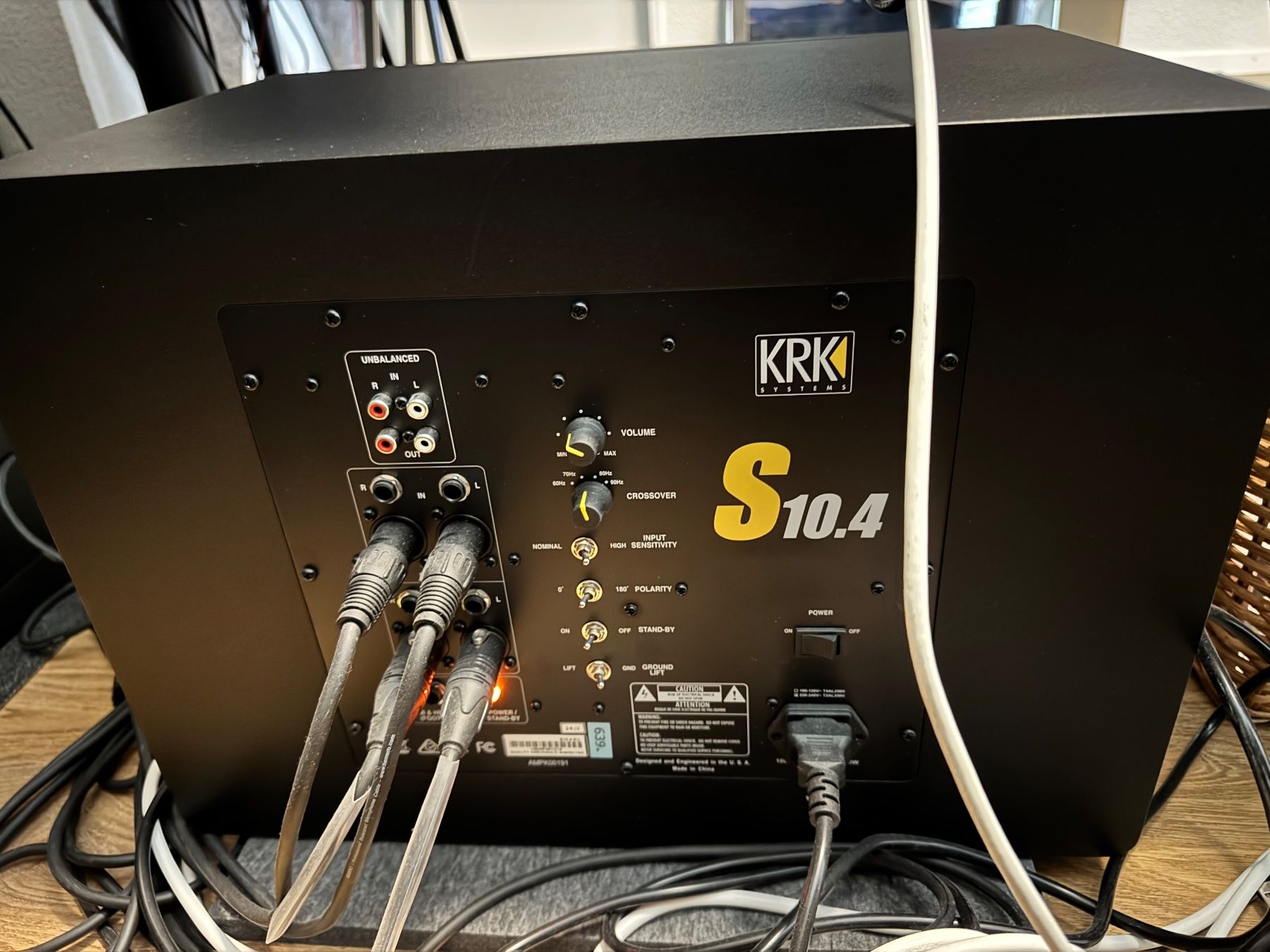 KRK Lautsprecher: KRK S10.4 10" Studio Subwoofer + 2 Audiokabel – Gebraucht aus Winterthur von Flyer16 3