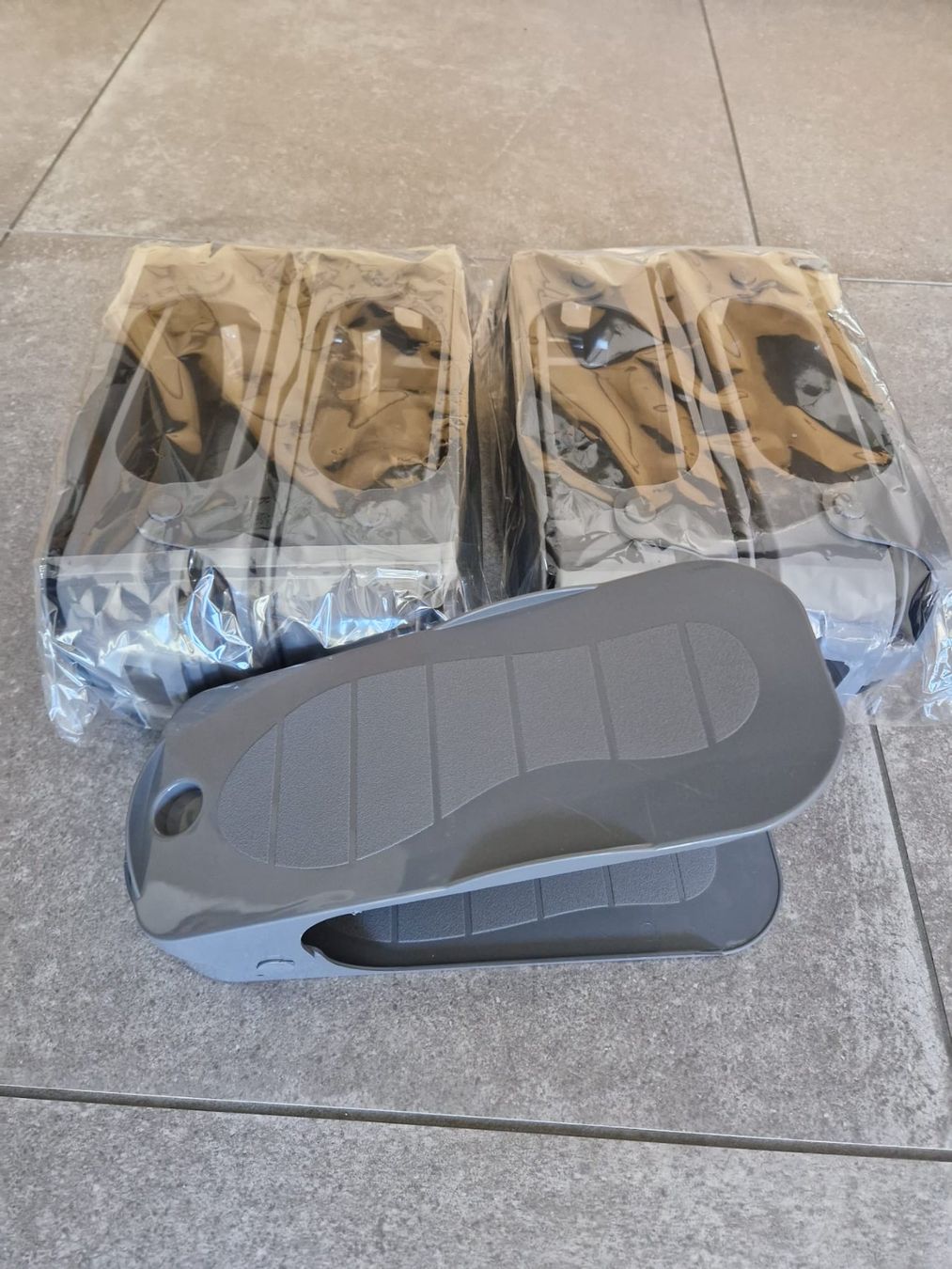 Allestimento di negozi e stand fieristici: Rangement chaussures (kit 8 pièces) – Nuovo e nell'imballaggio originale da Martigny venduto da kingo_cornetto