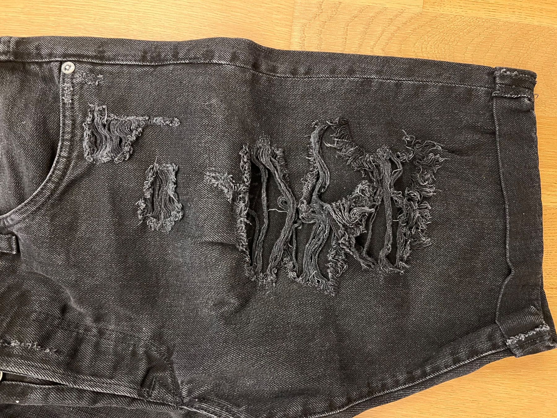 H&M Pantaloni: Schwarze Jeans-Shorts – Usato da Altendorf venduto da wqv_97 1