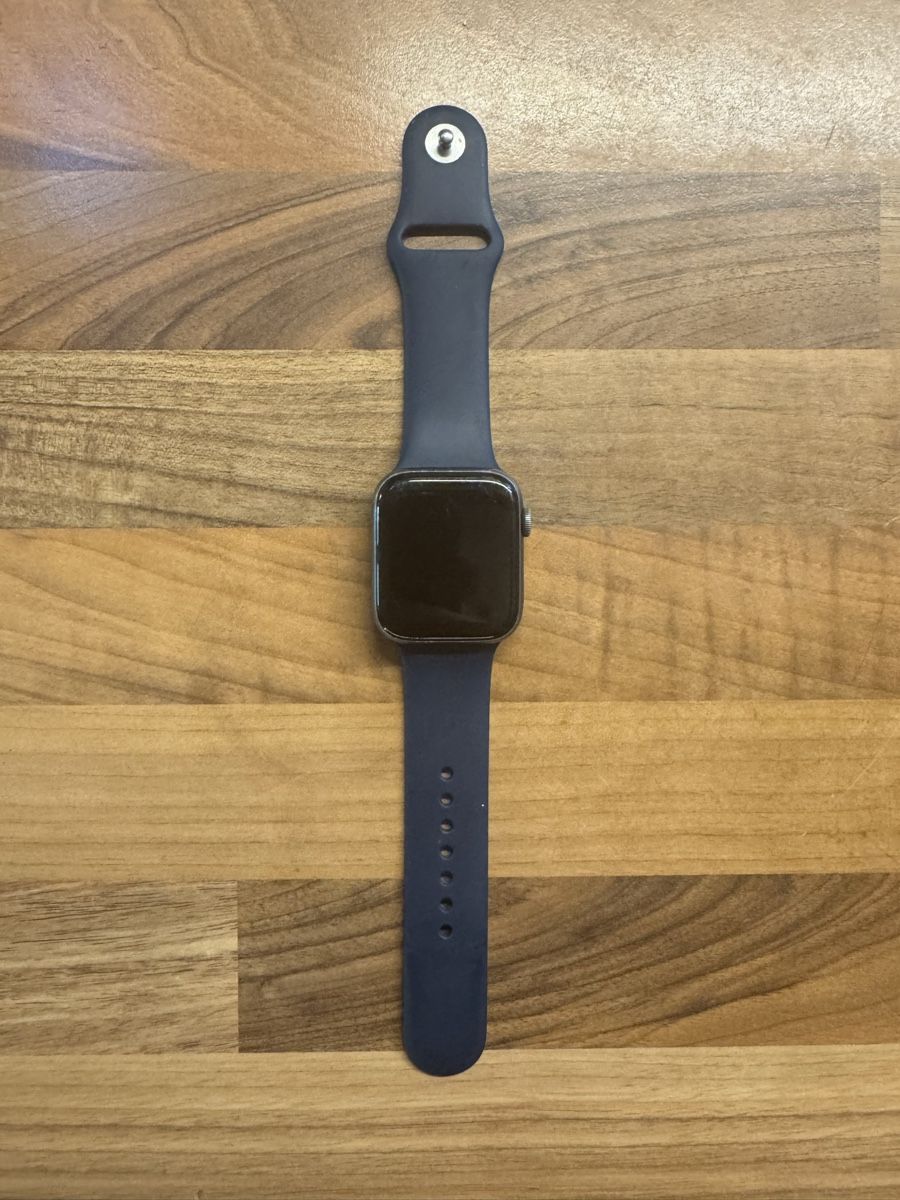 Apple Smartwatch: Apple Watch Series 5 44mm – Usato da Luzern venduto da zoe_qm6m 1