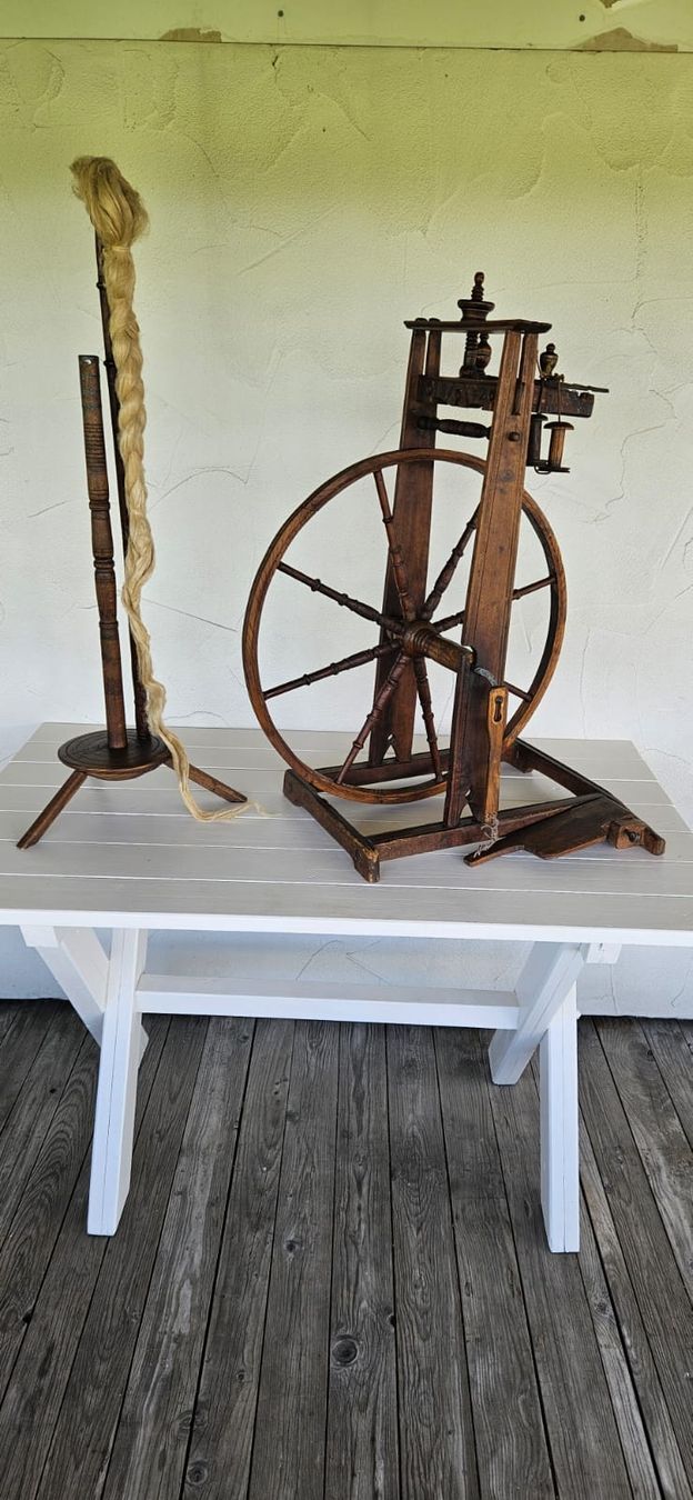 Ruote per filare: Antikes Spinnrad von 1842 – Usato da Ballwil venduto da hei_yh7b