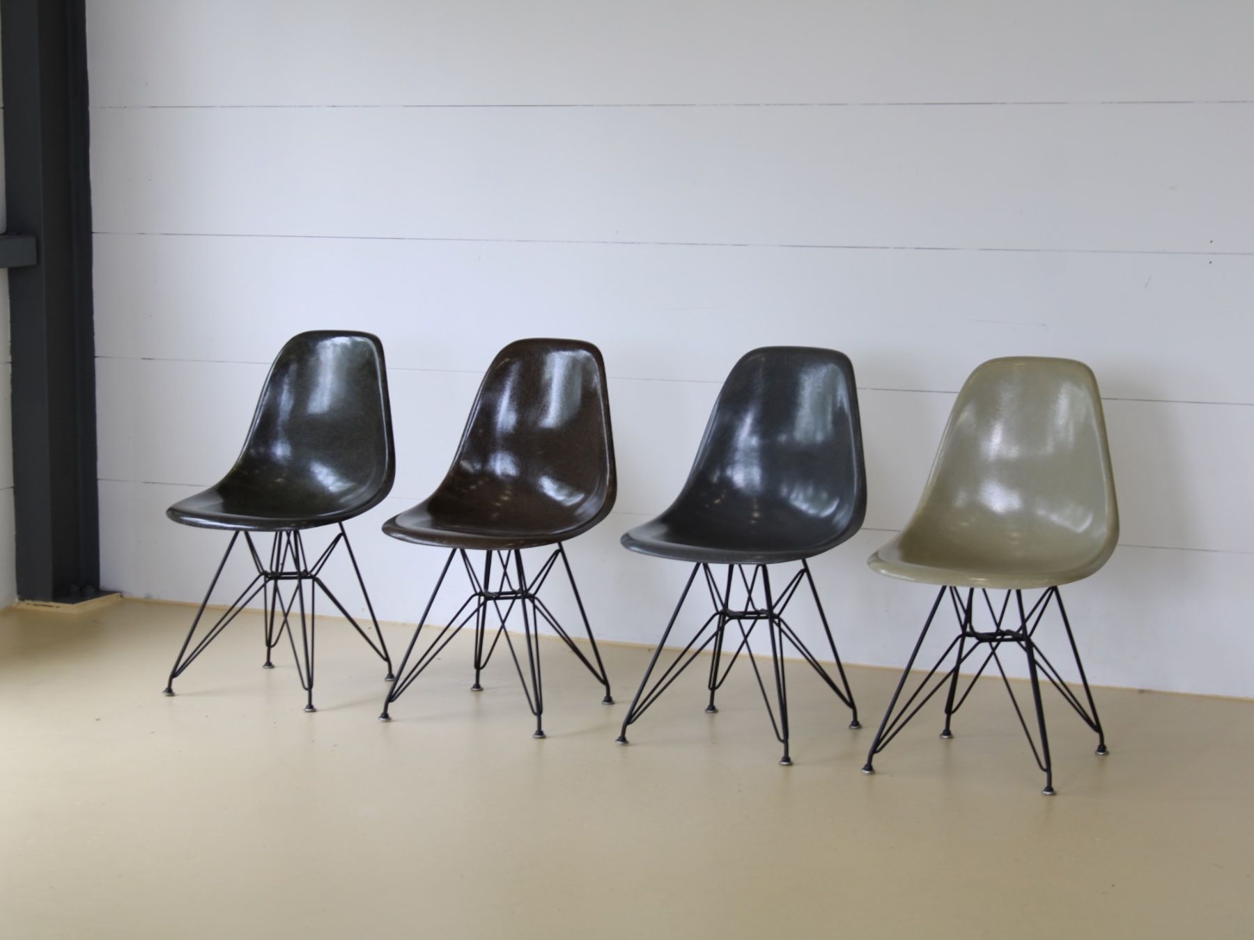 Herman Miller Sedie: Eames Fiberglas Stühle, Hermann Miller – Usato da Meinisberg venduto da atelier_TILIJA 5