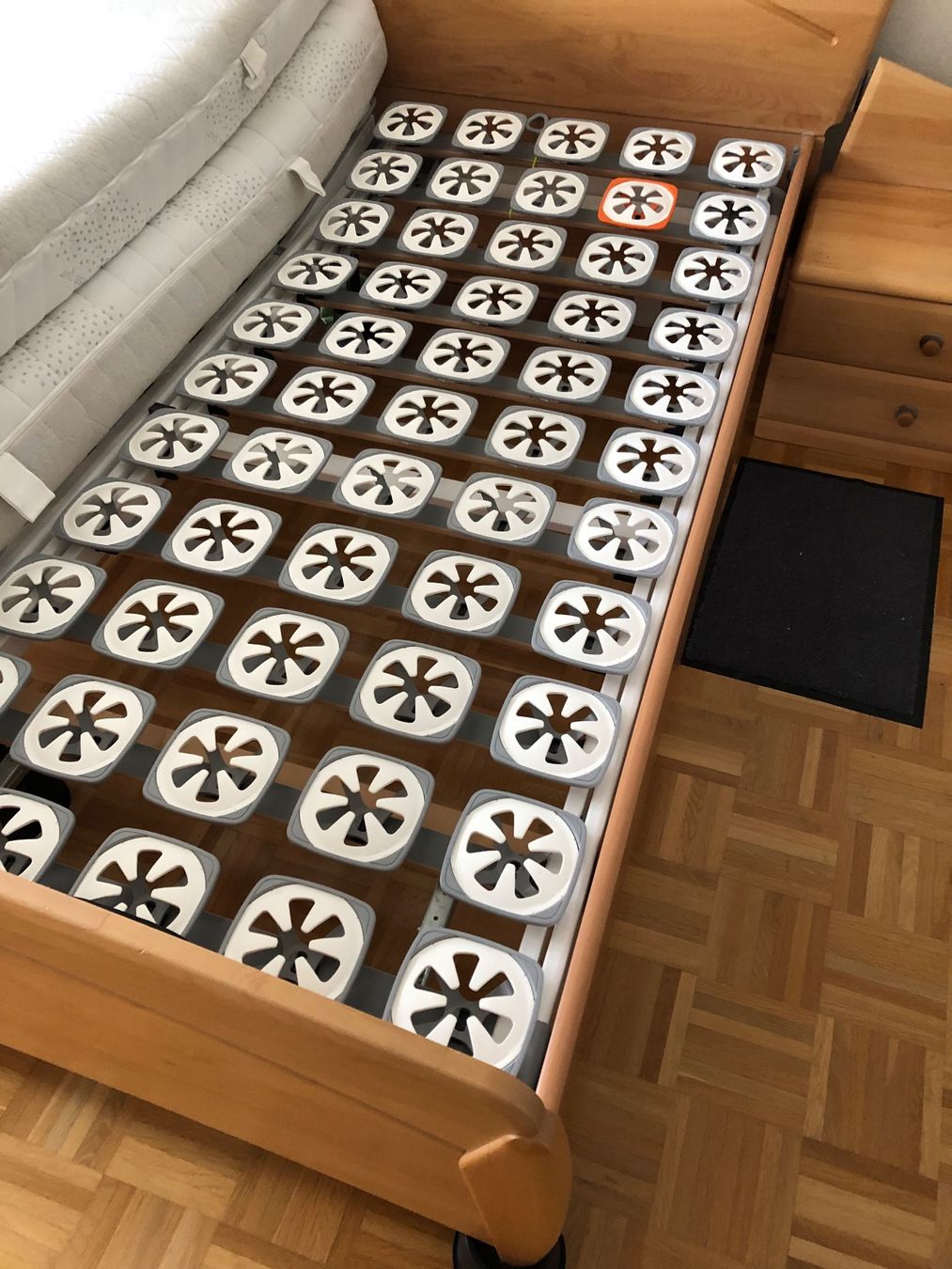 Letti: Doppelbett mit Nachttischchen Holz – Usato da Erlen venduto da astra2013 3