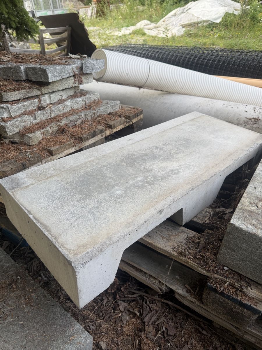 Treppen: Betonblockstufe – Neu (gemäss Beschreibung) aus Flims Dorf von inf_dj8q