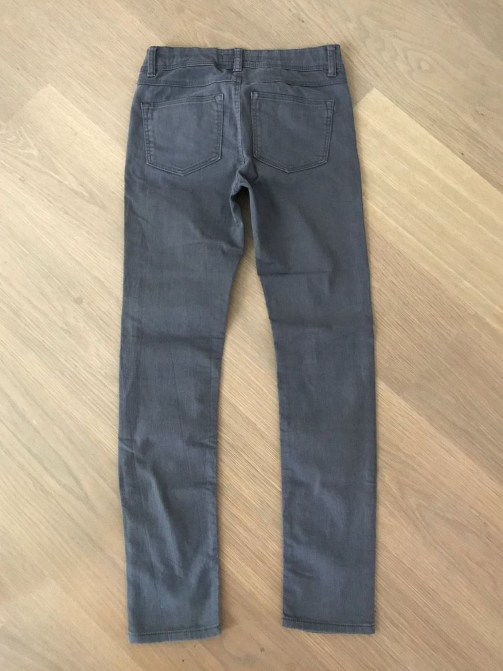 H&M Pantaloni: Jeans dunkelgrau in Grösse 152 – Usato da Rüschlikon venduto da user999 4