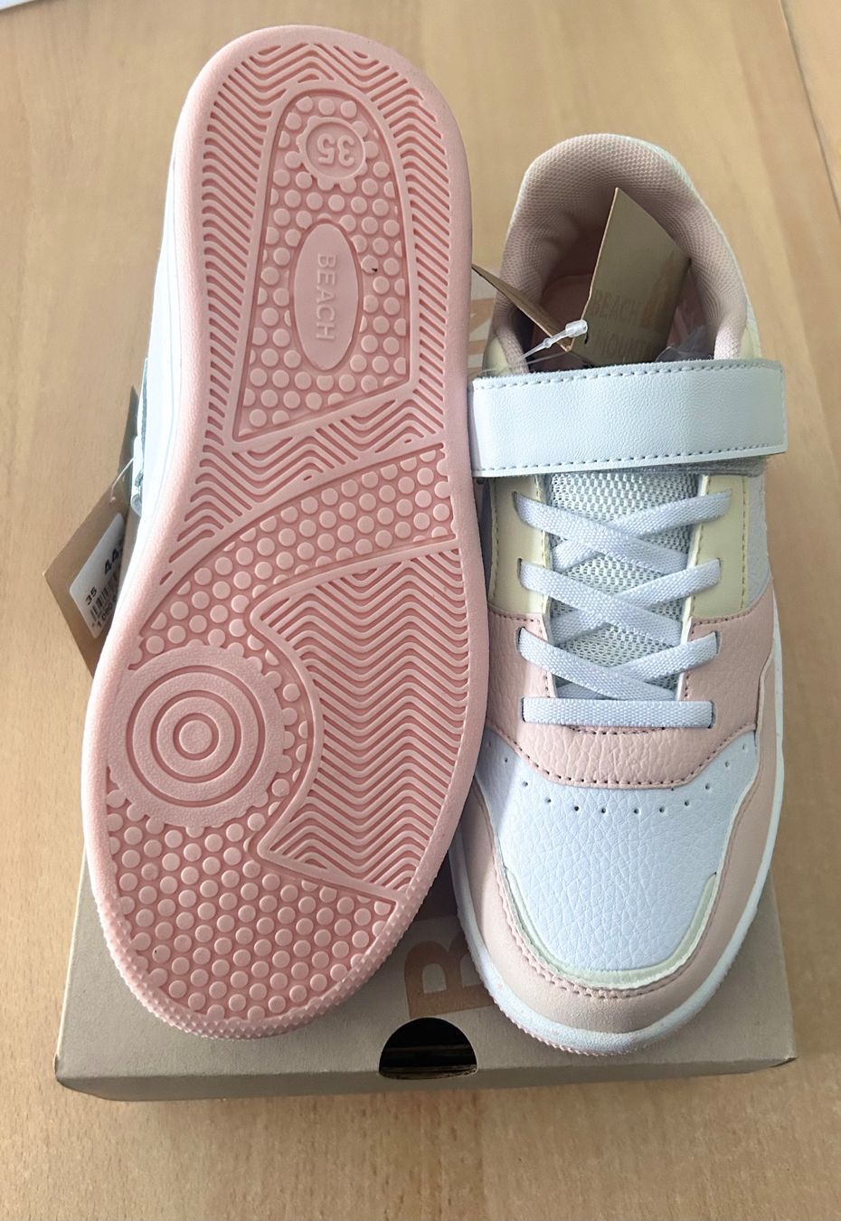 Schuhe für Mädchen: Sneakers 35 – Neu und originalverpackt aus Bellinzona von RossoScarlatto 5
