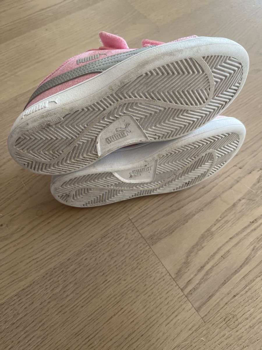 Puma Scarpe per ragazze: PUMA Sneaker Gr. 32 mit Klett – Usato da Brütten venduto da Aerox82 3