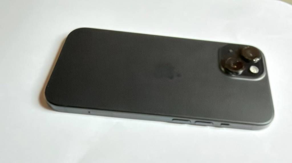Apple Telefoni cellulari / Smartphones: iPhone 15, 128 GB, schwarz – Usato da Algetshausen venduto da Viner03 3