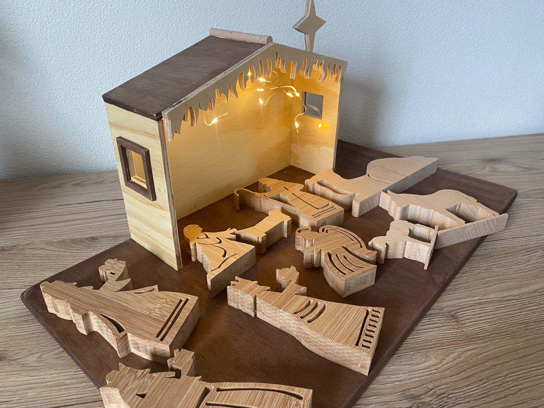 Toutes les décorations: Weihnachtskrippe aus Holz mit Licht – Neuf (Voir description) à Glattbrugg par RD-Shop 9