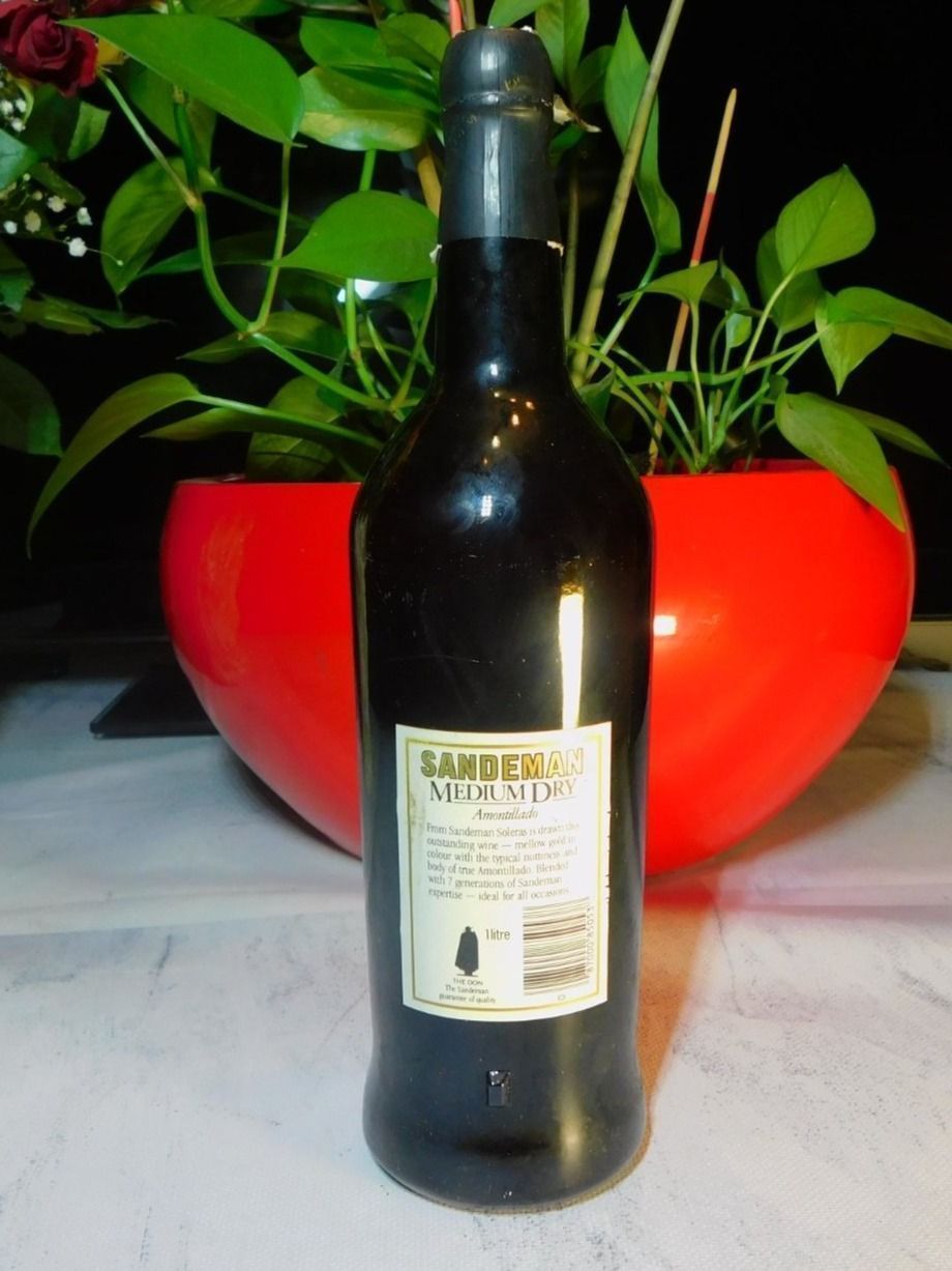 Bevande alcoliche: Sandeman Medium Dry Sherry 1990s – Nuovo (secondo la descrizione) da Emmenbrücke venduto da Ulisse-22 6