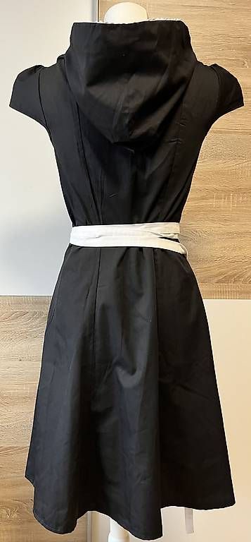 Vestiti: Kaputzendirndl – Usato da Widnau venduto da Alexona 3