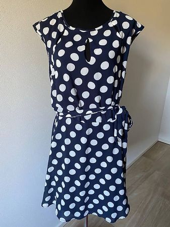 kurzes leichtes Sommerkleid mit Cut-Outs Grösse 44