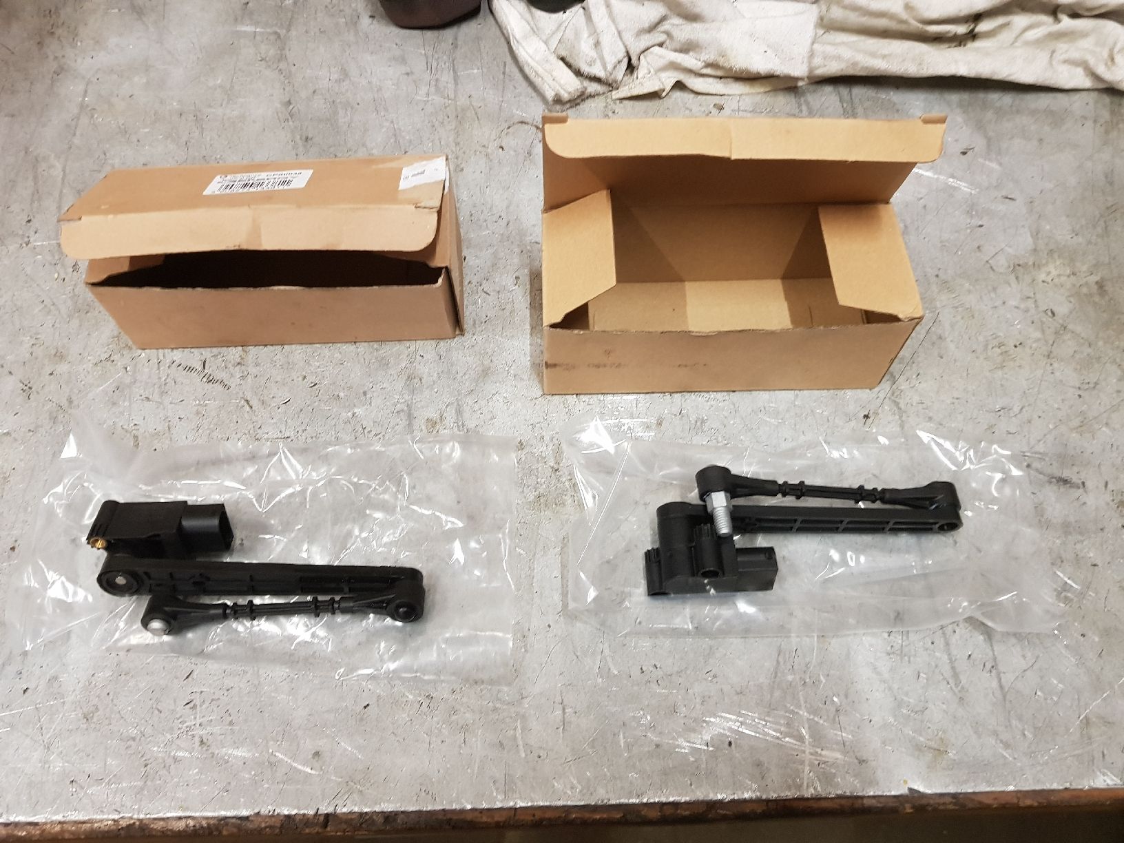 Land Rover Tutti pezzi di ricambio auto: Range Rover Sensor CPS0038 TecAlliance - Originalverpackt! – Nuovo (secondo la descrizione) da Brunnadern venduto da p.....