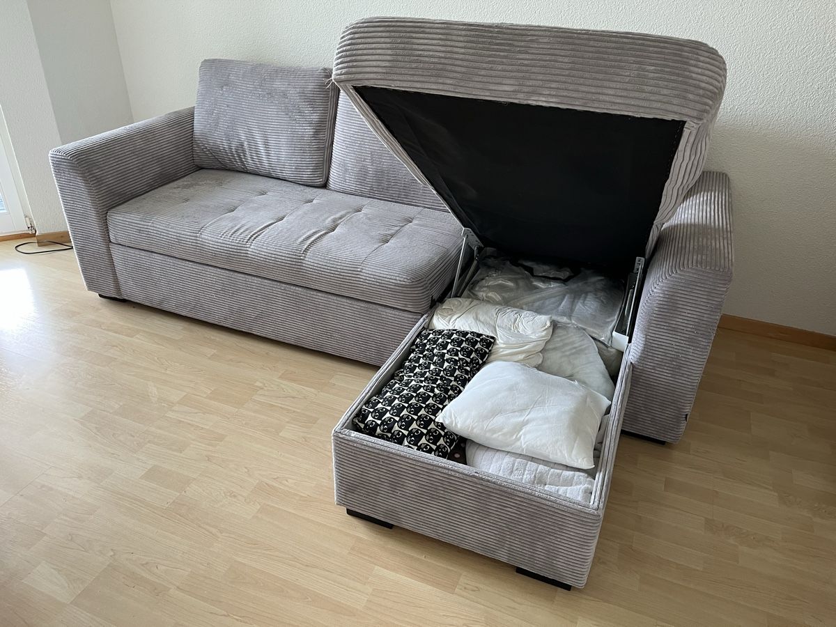 Sofas: Hellgraues Ecksofa Cord, mit Bettfunktion und Bettkasten – D'occasion à Hildisrieden par Gwennn 2